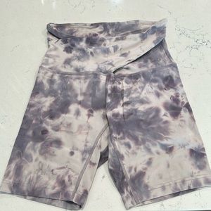 Lululemon Align crisscross waist 8’ shorts